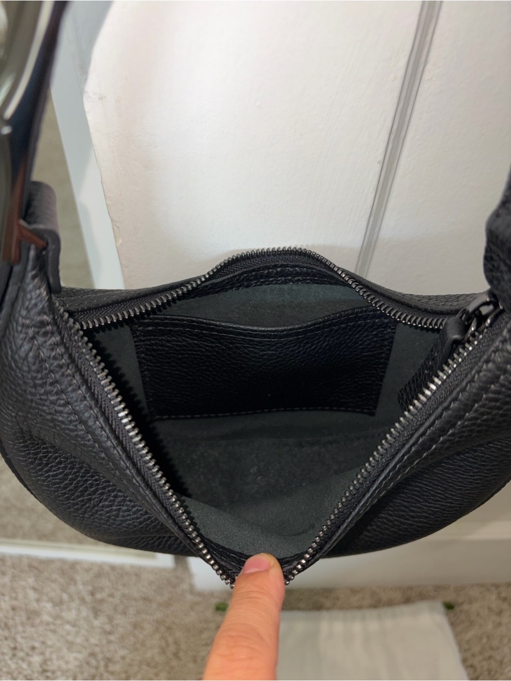 Longchamp Roseau Essential Half Moon Hobo Bag Black - Picture 10 of 10